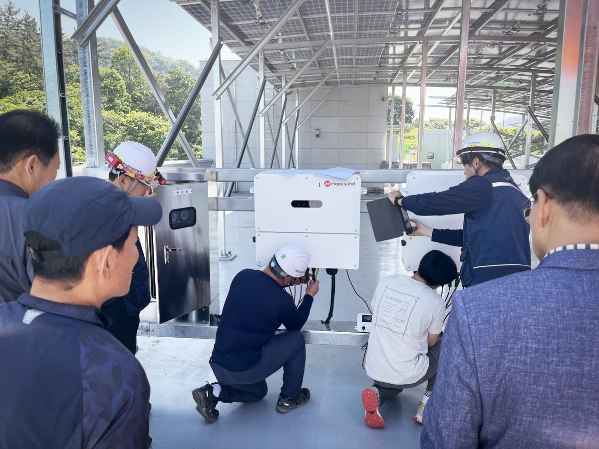 Hopewind123's tweet photo. 🏭 The 100kW Rooftop Solar Project in Jinju-City, Korea is now live, thanks to the cutting-edge inverters provided by Hopewind! This project features two Hopewind 60kW C&amp;I PV String Inverters, setting a new benchmark for efficiency and performance in the renewable energy sector. https://t.co/YTfF5UgJOQ