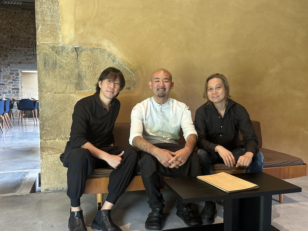 ryowada563's tweet photo. 今回の目的地『Txispa』へ。前田シェフとはかれこれ8年の付き合いになった。スペイン旅行する人にはぜひ訪れて欲しいお店の一つ。スペイン、バスクの郷土、そして日本人のアイデンティティが詰まったお店
#Txispa
#バスク https://t.co/Uj5ZZPJyYK