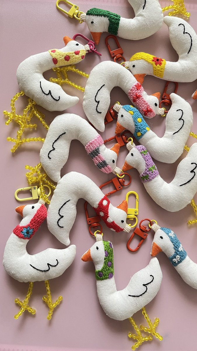 wurrlwind's tweet photo. Haaai #PortfolioDay !!

My name is Wind from 🇮🇩 , i make embroidery art out of my drawing/sketch and currently explore making plush mixed with embroidery 🩷💛🐥 https://t.co/qOncvWPDrO