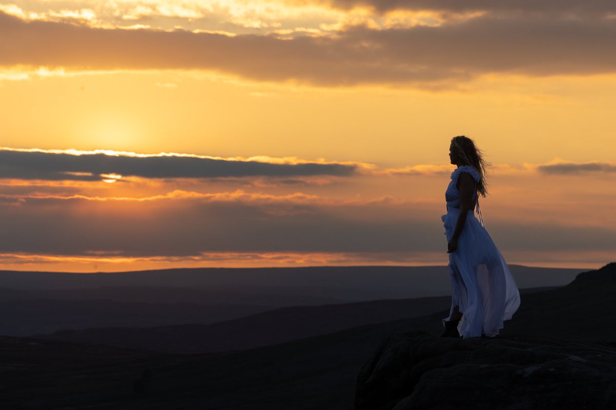 challengesophie's tweet photo. We can create, shape, write, re-write, discover, adapt and elevate who we are every single day ✨

Life is an exquisite masterpiece that we are creating moment by moment, day by day. Every day is a gift and a chance to write your story.

#onelifeliveit #peakdistrict https://t.co/eg2oCPDO9H
