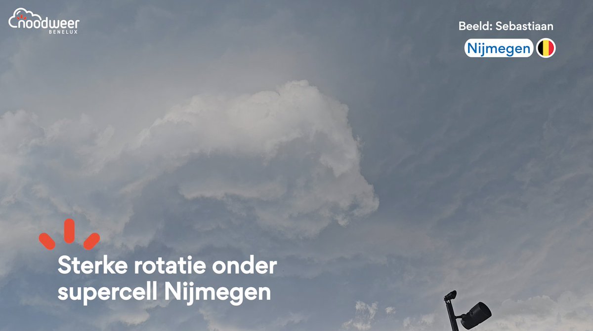 NoodweerBenelux's tweet photo. Bijzondere #opname van de #rotatie onder de #supercell van Nijmegen op dinsdag 9 juli 2024. Doet ons denken aan Amerikaanse toestanden met de chaotische buienlucht en de kans op windverschijnselen! Full video: https://t.co/kWx8rHl4Ku 🔴 https://t.co/JZgvDXIWni
