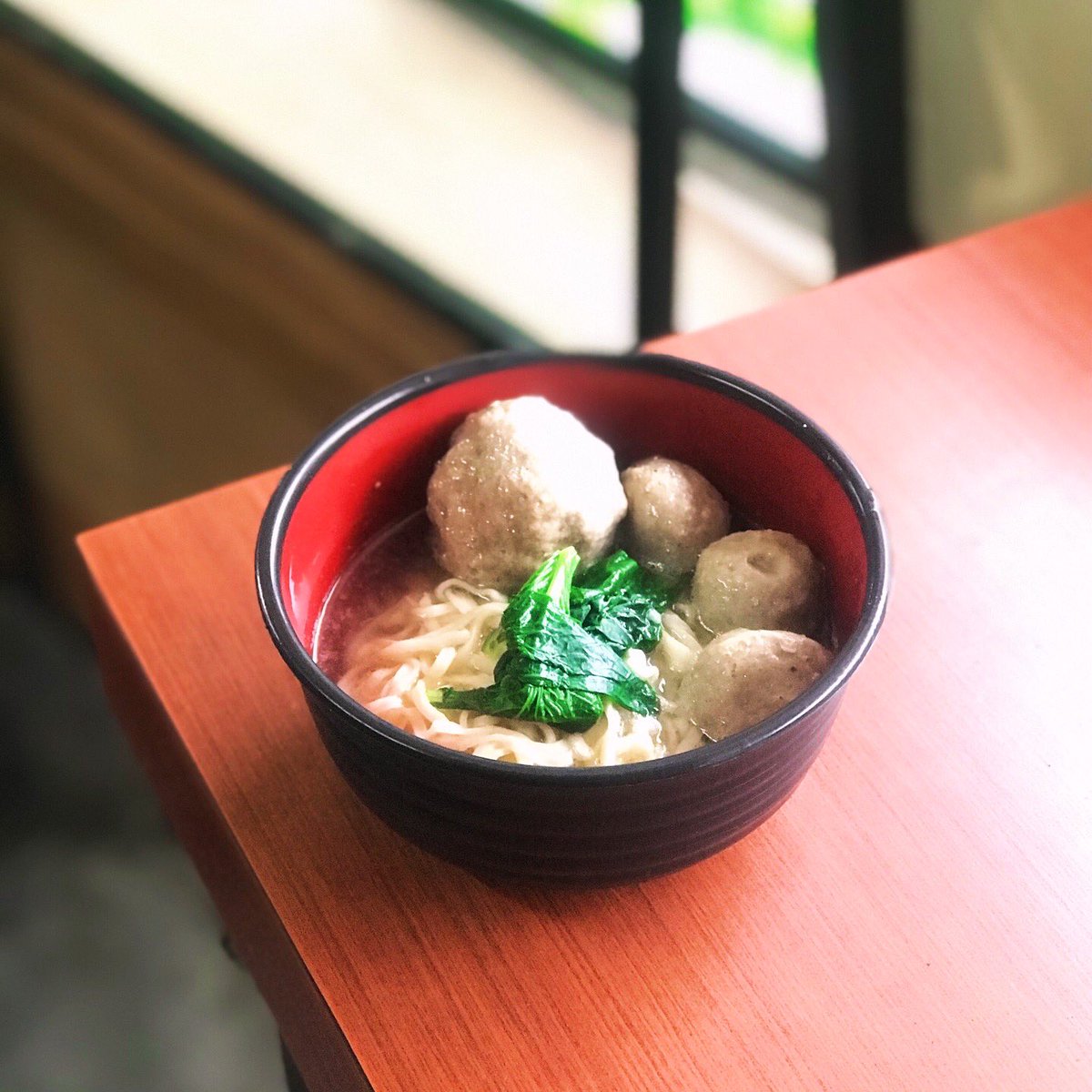 Sate Kambing muda khas tegal
Nasi pecel khas madiun
Mie ngoweh, mie baso

Harga lebih terjangkau, banyak pilihan di rockepo coffee &amp; eatery