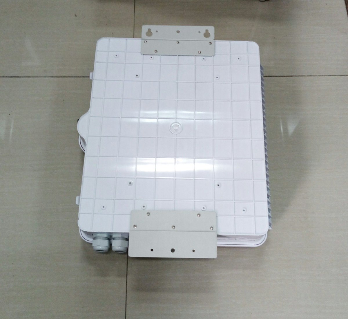 FanLaura3's tweet image. ABS material fiber optic terminal box

1）Different adapter panel, SC, LC, ST, FC ... 
2）96 adapter port 
3) Max. 8pcs splice tray for 192 fiber splicing (splice tray in both side, each side 4pcs)
4）Max. 8pcs PG21 cable port
#ftth #napbox #fiberoptic #telecommunications