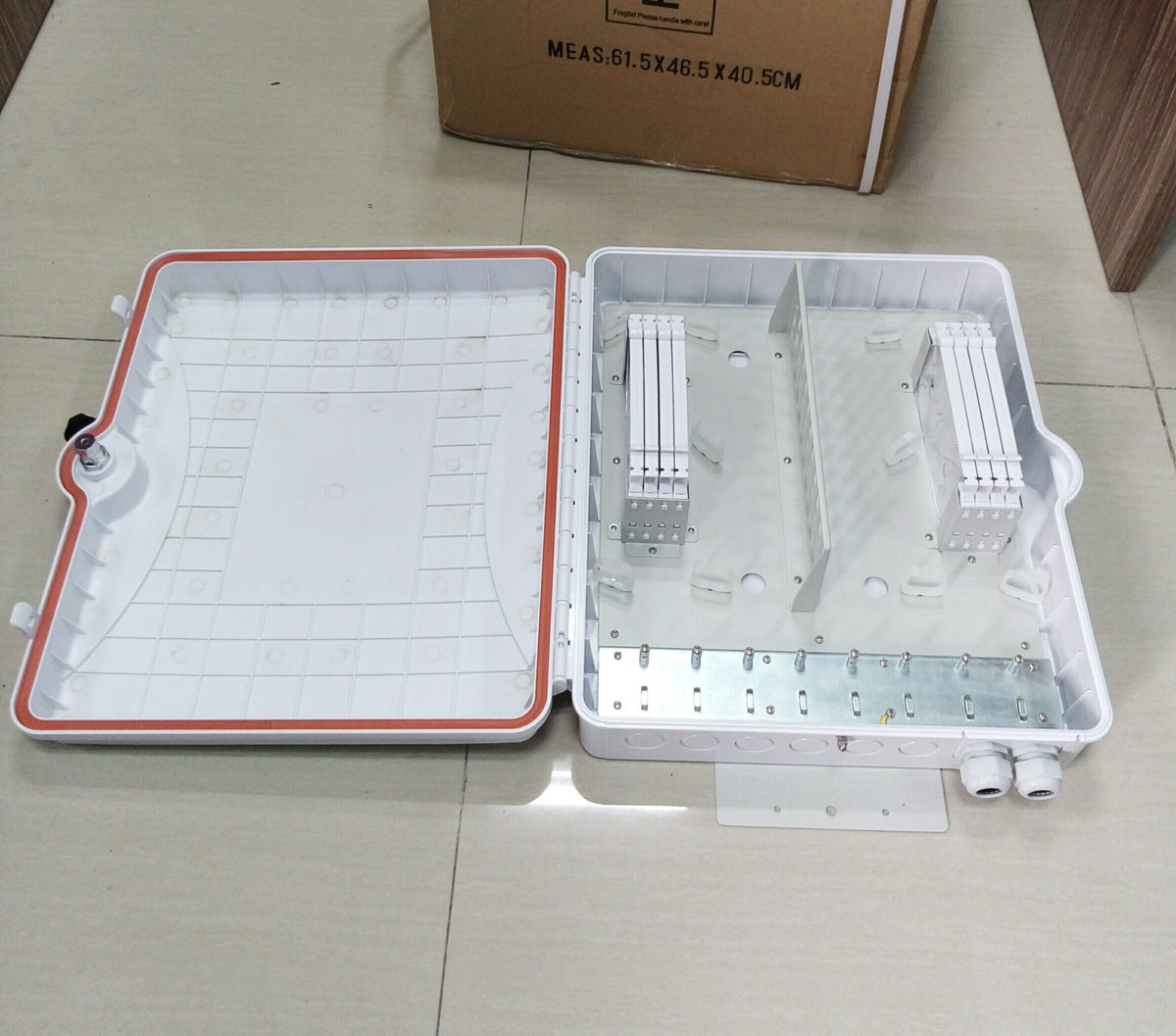 FanLaura3's tweet image. ABS material fiber optic terminal box

1）Different adapter panel, SC, LC, ST, FC ... 
2）96 adapter port 
3) Max. 8pcs splice tray for 192 fiber splicing (splice tray in both side, each side 4pcs)
4）Max. 8pcs PG21 cable port
#ftth #napbox #fiberoptic #telecommunications