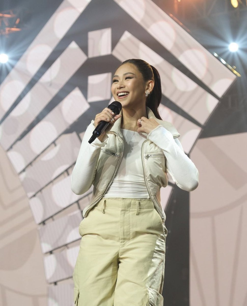 ariguhlinda's tweet image. Confidence is power ✨ She is Sarah Geronimo. 🩷

#SarahGeronimo #MaybeThisTime