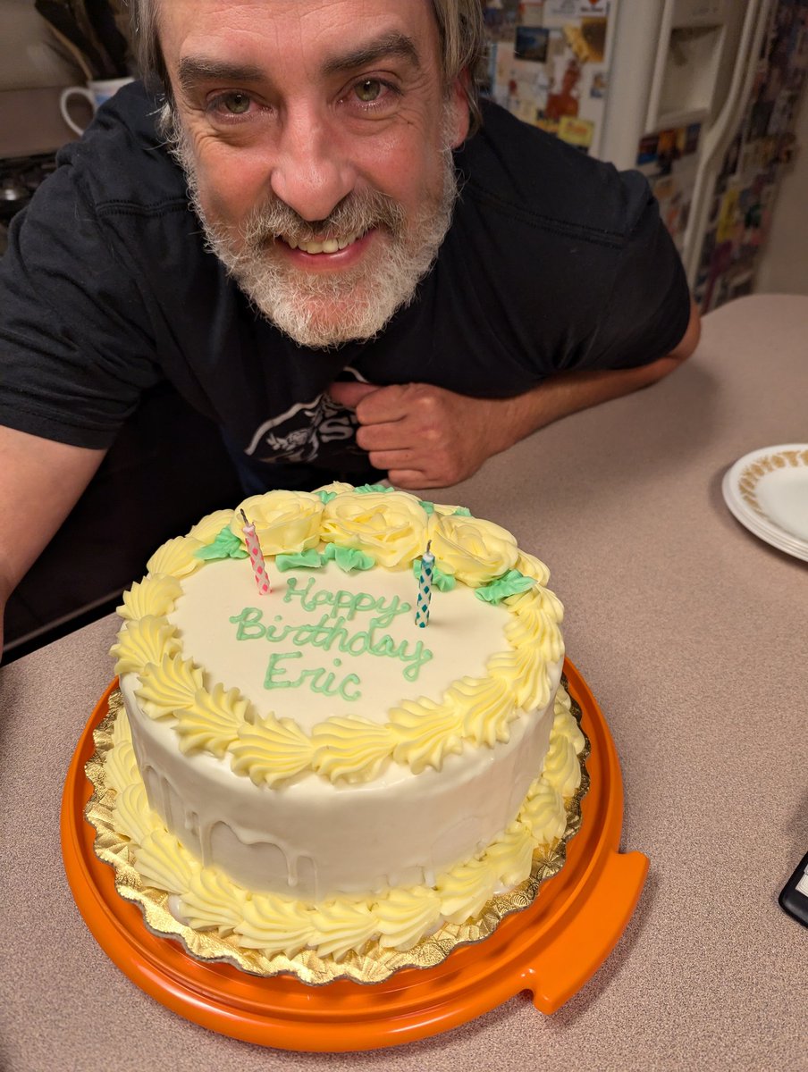 LadyMissCarly's tweet photo. Happy 44th Birthday @g3n3ric !! https://t.co/BwUqZWbIZf