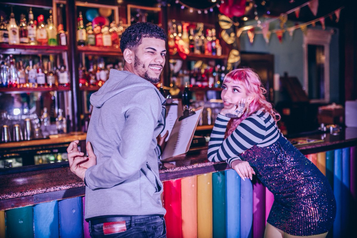 buckbuckgamesuk's tweet photo. 😻Catch or Catfish 🐟 is a speed-dating game with a twist! 

The aim of the game is to guess who is undercover. 

Like #SpeedDating meets the #Traitors 😈

DM us to see how we can bring Catch or Catfish to a venue near you 😘 

https://t.co/KU19reeMSq https://t.co/vjZlmuiiVU