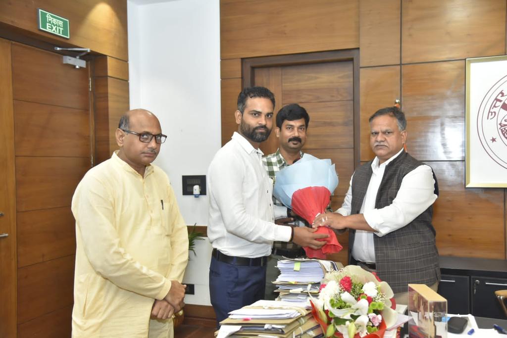 jnhmunion's tweet photo. @jnhmunion कर्मचारी संघ के आह्वान पर प्रदेश के सभी जिलों से ज्ञापन देने के उपरांत कोई भी कार्रवाई न होने के कारण सभी संविदा कर्मी 15 जुलाई को लखनऊ में एकत्रित होकर प्रदर्शन करेंगे @brajeshpathakup @BJP4UP @CMOfficeUP @nhm_up @myogiadityanath @parvezahmadj @bstvlive https://t.co/3YjOkeelHM