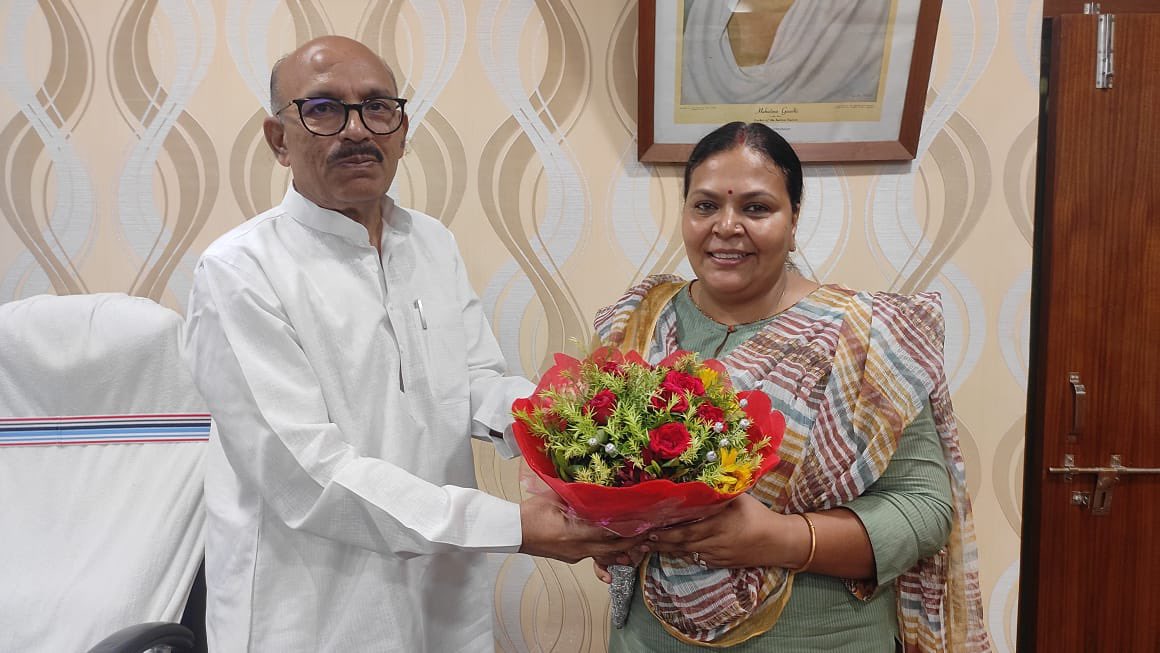 DipikaPS's tweet photo. आज झारखंड विधानसभा अध्यक्ष श्री @Rabindranathji जी से मिलकर आशीर्वाद लिया। वरिष्ठों का मार्गदर्शन सदैव आपको अपने काम के प्रति निष्ठावान बनाता है। https://t.co/d57KZYfwbX