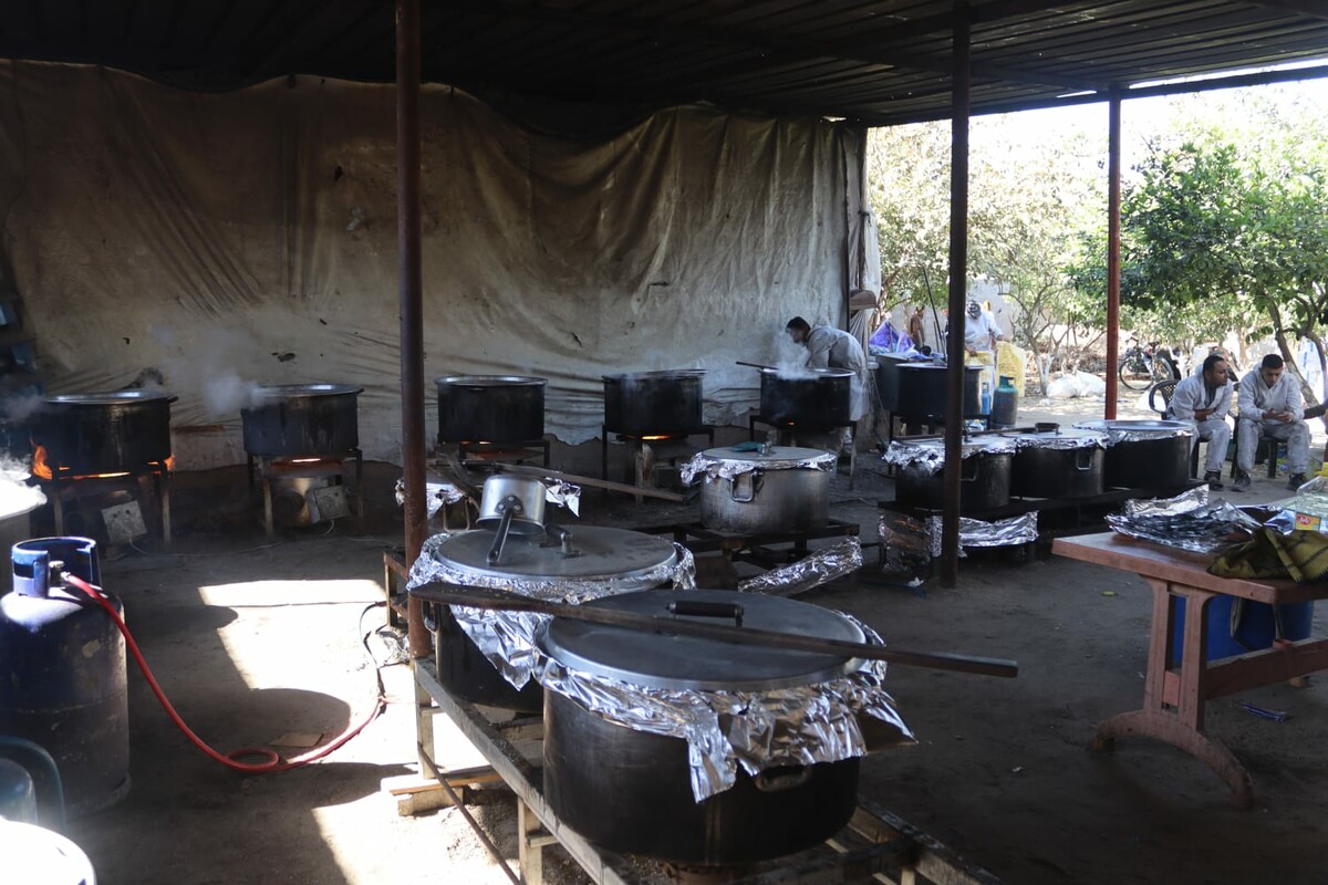 ActionAidUK's tweet photo. 1.1 million people in Gaza are facing catastrophic levels of food insecurity. Shortage in fuel and gas is hindering community kitchens from delivering lifesaving food.

ActionAid works with partners to deliver food to families in Gaza. Donate today 👉🏼 https://t.co/NhJlBjnoKM https://t.co/jiwlU3nGvA