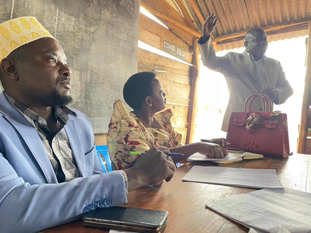 HonMutasingwa's tweet photo. I am committed to resolving the land issues in Buikwe District.
It’s inspiring to see the community standing up for one another. There’s no stronger fight than one led by the people themselves.
We will overcome!
#Unity #Communitystrength #Buikweprogress #landwrangles https://t.co/KvcoKBaSRK