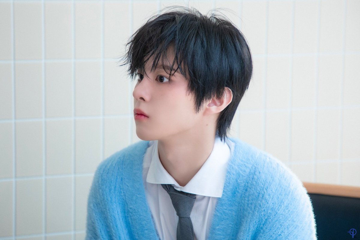 SpringPeach25's tweet image. 🌸: lu dimana? Cepetan balik
🕸: lu nape? Kangen?
🌸: *send pic* CEPET!
🕸: wih... Kok ada beliau?
🌸: bareng temen lu
🕸: oh. Janjian mau nonton ultraman di n*tflix
🌸: ah elah. Kenapa di rumah?
🕸: ya sekali-kali nape dah
🌸: ya gua butek gini
🕸: katanya move on
🌸: cepetan!