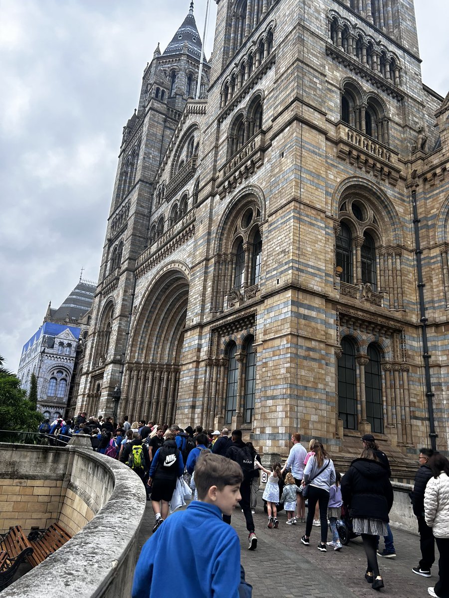 SusanRigley's tweet photo. Lovely day in London with YR6 - @TemplarsPrimary https://t.co/9aOSOvHl8p