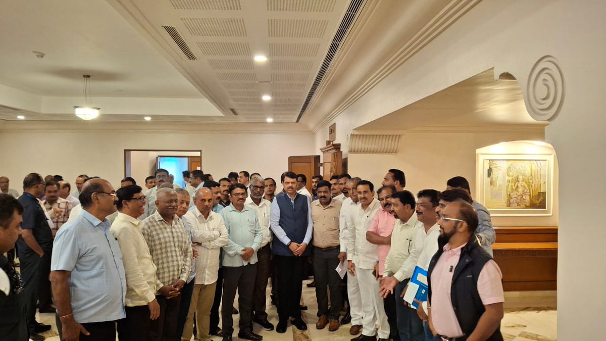 Vilasdapkar1's tweet photo. विज कर्मचारी याना भरघोस पगार वाढ केली पण मंडळातील साहायक कर्मचारी याना ५०००₹ वाढ केली ,पण मागिल ऐरियस पण आम्हाला द्यावा.  आमच्या सोबत दूजाभाव होऊ नये अशी अपेक्षा बाळगतो. ...आम्हाला न्याय मिळावा. @MSEDCL @Dev_Fadnavis @BhaiJagtap1 @mieknathshinde https://t.co/EYCzsH57s5