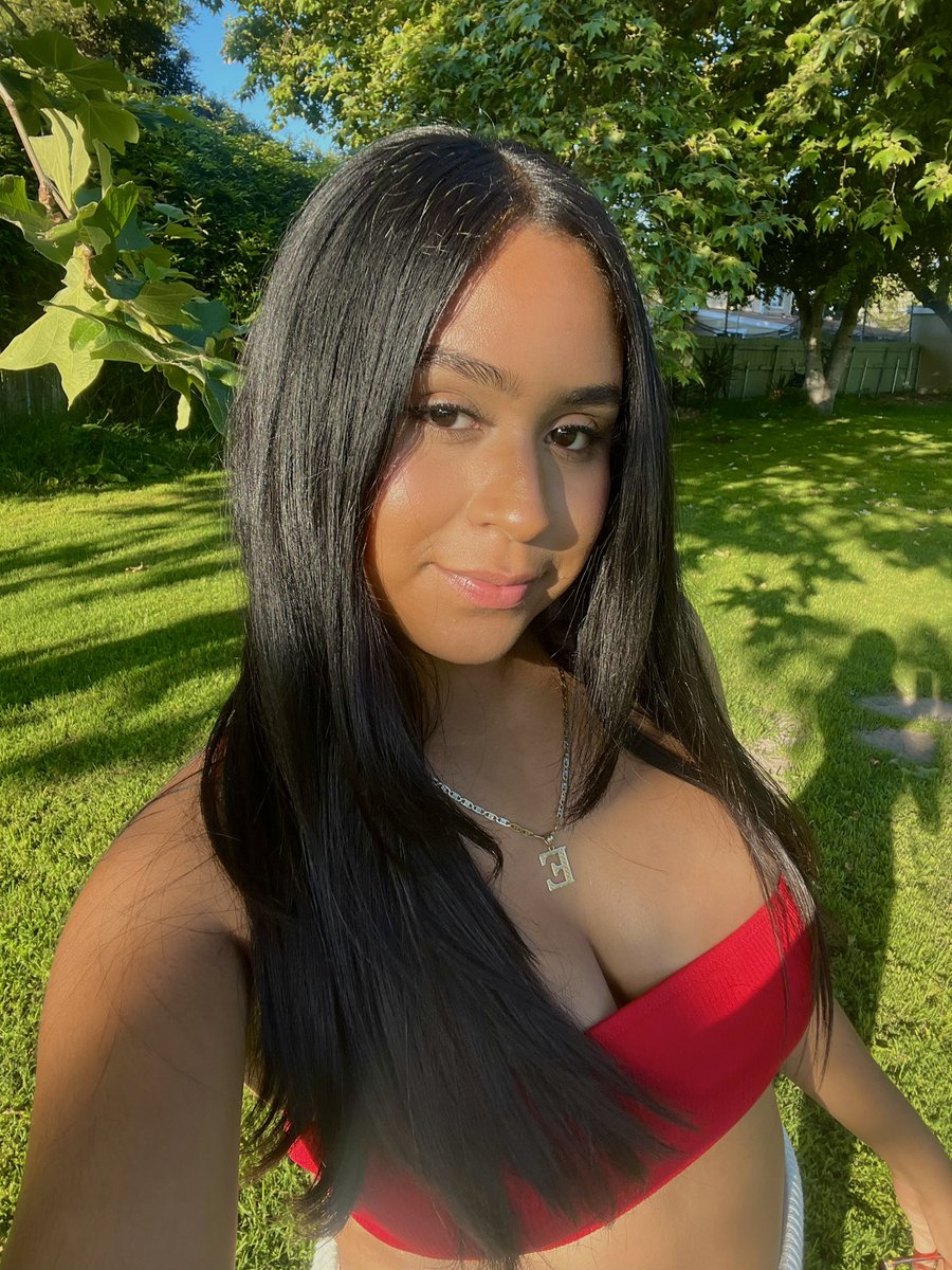 EmelyLesso's tweet photo. back by popular demand 🍒 https://t.co/EMlw74iMhX