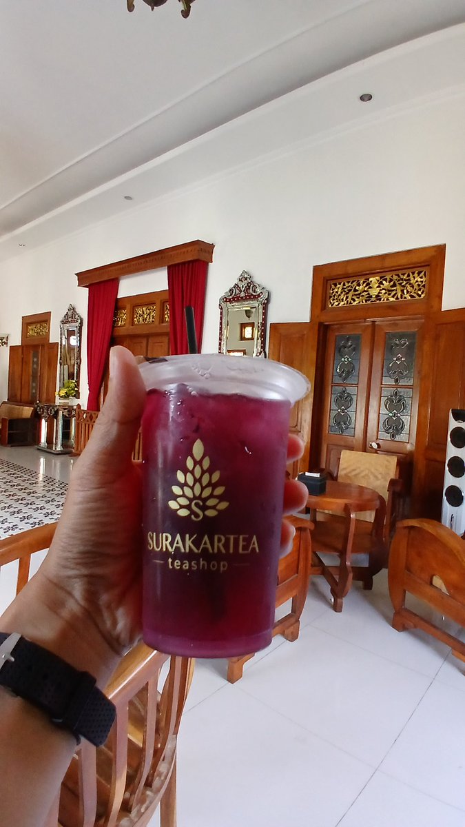 Biar gak kopi mulu. Ada di area kraton solo, ownernya seniman kondyaaanggg sak karesidenan. maps.app.goo.gl/TTPCffxQYqNUdB…