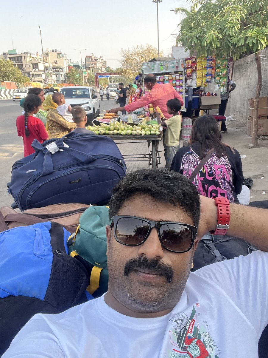 jayasimha_gowda's tweet photo. We had picked a package of leh - Ladakh bike trip from June 16-28. We reached  point in Delhi &amp; waited 3 hrs for my bus towards manali in the royal waiting lounge. Finally bus arrive to street side station at8.45pm and expect me to load all luggage soon and board. @thrillophilia https://t.co/zwk0yjilGK
