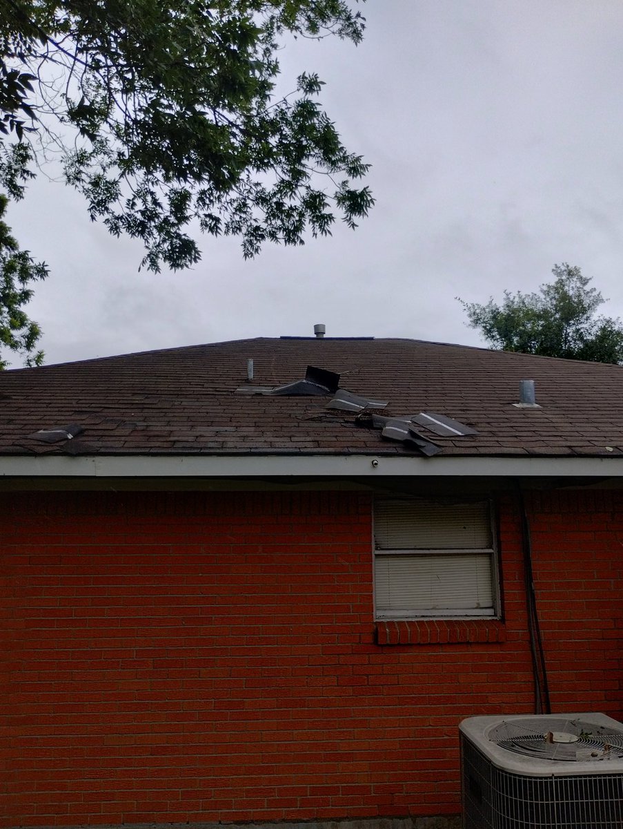 TheRetroPoolGuy's tweet image. Looks like I have phone service again, for now anyways, still no electricity though, might be a while before that&apos;s turned back on #HuracanBeryl