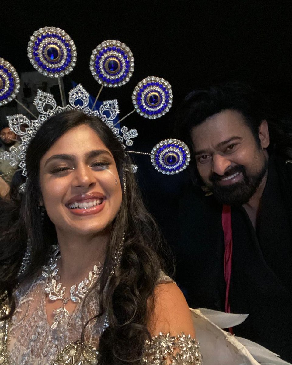 MercuryNews26's tweet photo. 🛑 #PrabhasThread 
🛑 #Kalki2898AD 
🛑 #FariaAbdullahThread

#Prabhas #FariaAbdullah New Look https://t.co/73XmKoNnnB