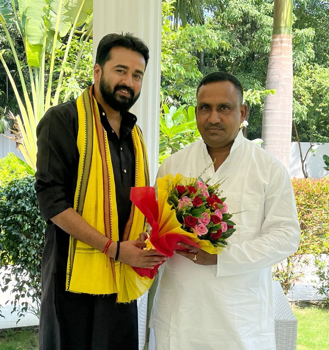 Inderjit Singh (@inderjitinc) on Twitter photo हमेसा सपोर्ट करने वाले बड़े भाई गार्जियन <a href="/BannaGupta76/">Banna Gupta</a> जी को झारखंड सरकार में स्वास्थ्य, चिकित्सा शिक्षा एव परिवार कल्याण एव खाद्द सार्वजनिक वितरण एव उपभोगता मामले विभाग के मंत्री बनाए जाने पर उन्हें बधाई और शुभकामनाएं दिया💐 #Congratulations हमेसा सपोर्ट करने वाले बड़े भाई गार्जियन <a href="/BannaGupta76/">Banna Gupta</a> जी को झारखंड सरकार में स्वास्थ्य, चिकित्सा शिक्षा एव परिवार कल्याण एव खाद्द सार्वजनिक वितरण एव उपभोगता मामले विभाग के मंत्री बनाए जाने पर उन्हें बधाई और शुभकामनाएं दिया💐 #Congratulations