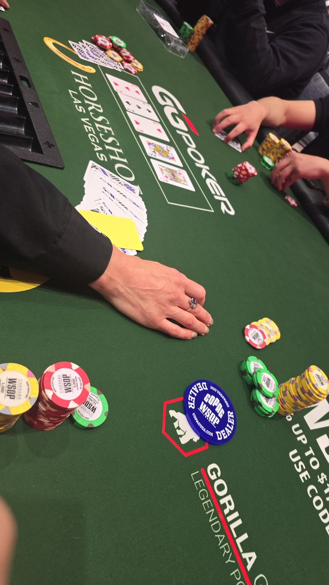 My friend from japan <a href="/airrider_poker/">airriderjp🐡</a> all inn river and got chips. Lets gooooooooo