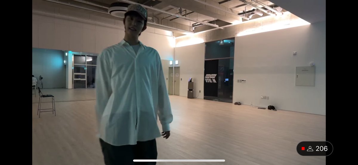 turn8Kyung's tweet photo. And if I tell you how much I love him then what https://t.co/nhEIucOJcH