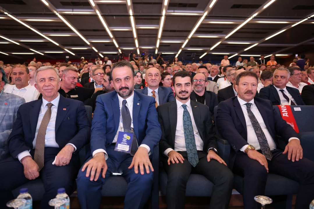 Ankara Kent Konseyi 6. Olağan Genel Kurulu gerçekleştirildi. 
Yeniden başkan seçilen Halil İbrahim Yılmaz'a ve kurullarda görev alan tüm üyelere başarılar dileriz.
<a href="/ank_kentkonseyi/">Ankara Kent Konseyi</a>
<a href="/halilibrahimy_/">Halil İbrahim YILMAZ</a>
<a href="/hcanguner/">Hüseyin Can Güner</a>
<a href="/mansuryavas06/">Mansur Yavaş</a>