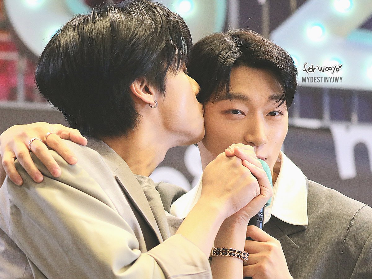 csbyeol's tweet photo. WE FINALLY GOT THESE PICS IN HD 😭 https://t.co/phn1NGgyY1
