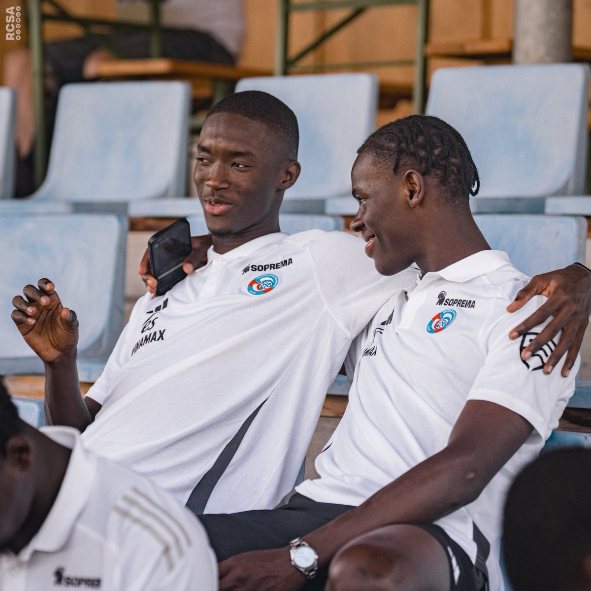 RCSA_Deutsch's tweet photo. ✅ Gut in Österreich angekommen!
Pape Diong hat sich seinen neuen Teamkollegen für den weiteren Verlauf des Trainingslagers angeschlossen!
#RCSAWAC https://t.co/qrx8kkQadH