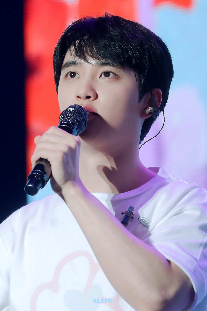 KLEFK112's tweet photo. 240609 도경수 팬콘서트 2회차

사람이 어떻게 동그라미

#엑소 #디오 #도경수 #EXO #DO (D.O.) #DOHKYUNGSOO #都暻秀 #ド・ギョンス https://t.co/Vz28zGWqK3
