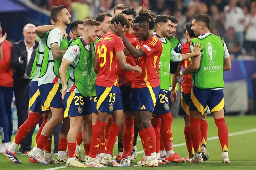 Saben aquel que diu que iban 2 negros, 2 medio franceses, 3 catalanes , 4 vascos, 2 navarros e hicieron que España se sintiese más grande, plural, solidaria y reconocida mundialmente ? De la M30 y el fascismo se sale. Pide ayuda a tu médico