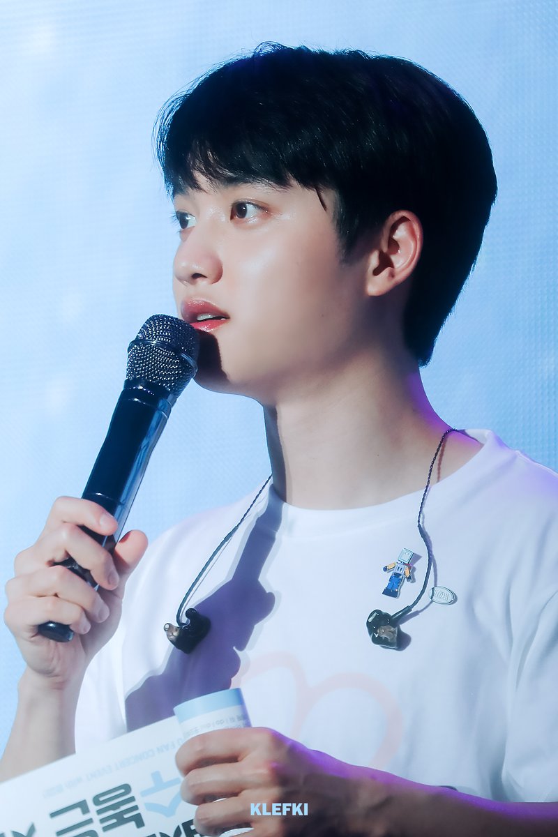 KLEFK112's tweet photo. 240609 도경수 팬콘서트 2회차

사람이 어떻게 동그라미

#엑소 #디오 #도경수 #EXO #DO (D.O.) #DOHKYUNGSOO #都暻秀 #ド・ギョンス https://t.co/Vz28zGWqK3