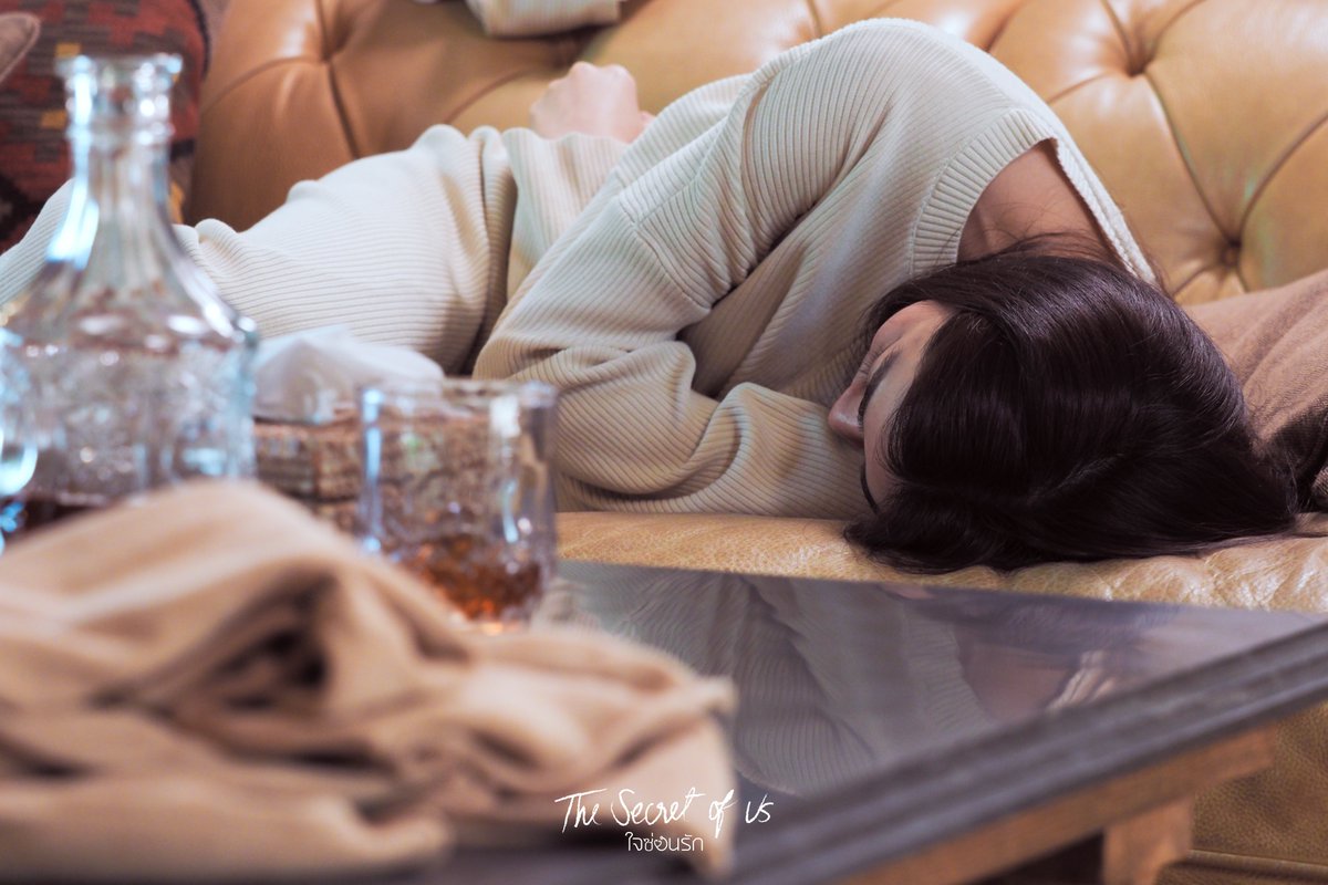 SOU_Ch3Official's tweet photo. ดำดิ่งไปกับความเจ็บปวดของฟ้าลดา

💜ดูย้อนหลัง​ EP3 ได้ทาง 
3Plus Premium  https://t.co/02uBe21Atb  
Netflix https://t.co/XaX3B0fZFp

🧡ติดตาม​ #ใจซ่อนรัก​ ทุกวันจันทร์​ ⏰22.30 น.
ดูสดทาง #ดูทีวีกด33 #ดูมือถือกด3plus

#หลิงออม​ #lingorm​
#เด็��ดื้อของพี่หมอ 
#TheSecretOfUs https://t.co/TWqvQist4f