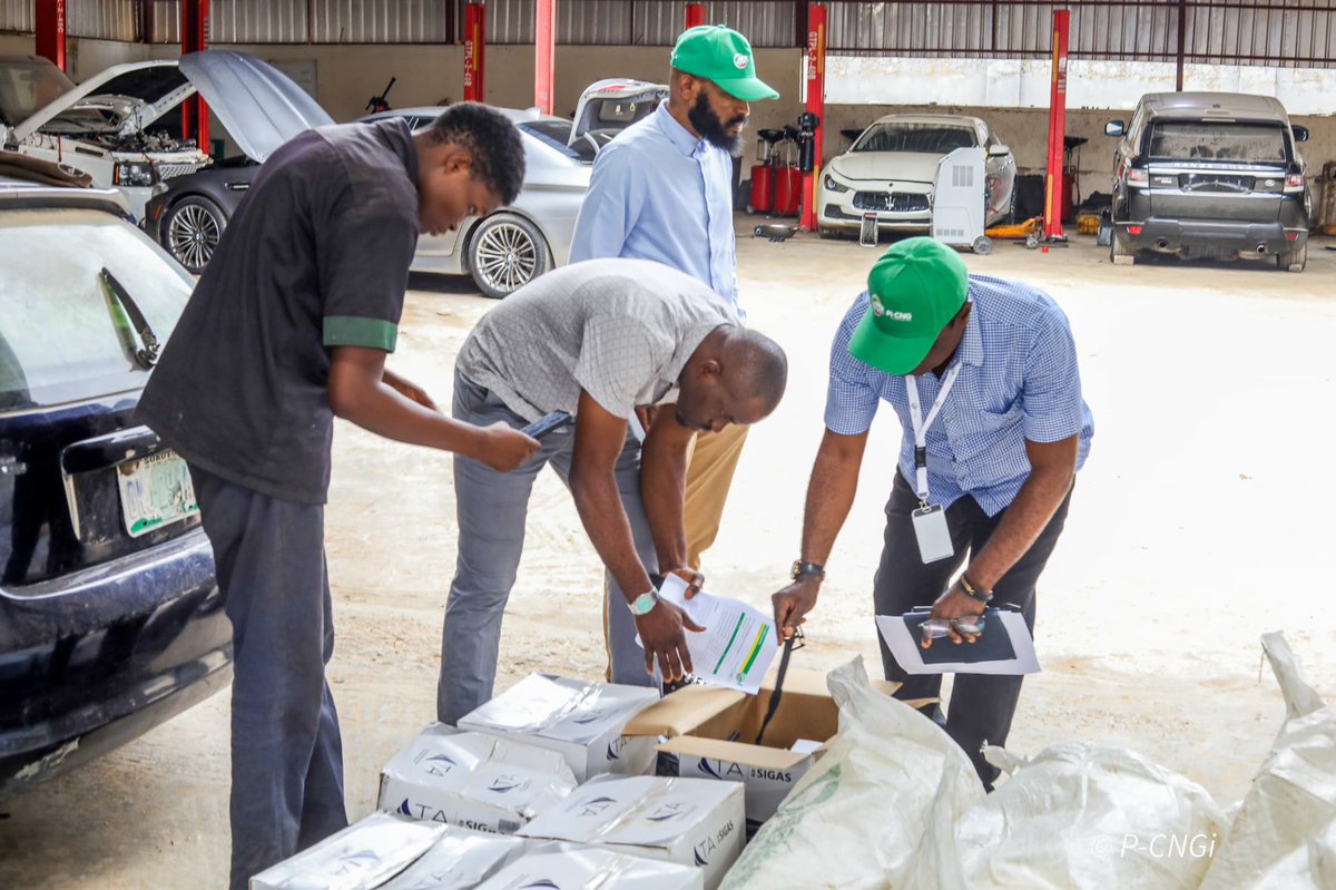 PCNGInitiative's tweet photo. PHOTO NEWS: PCNGI Distributes CNG Conversion Kits and Cylinders to TAHARISH Automobile Services, Abuja, Empowering Cleaner and Greener Transportation.

#PCNGi https://t.co/otoAALiBPs