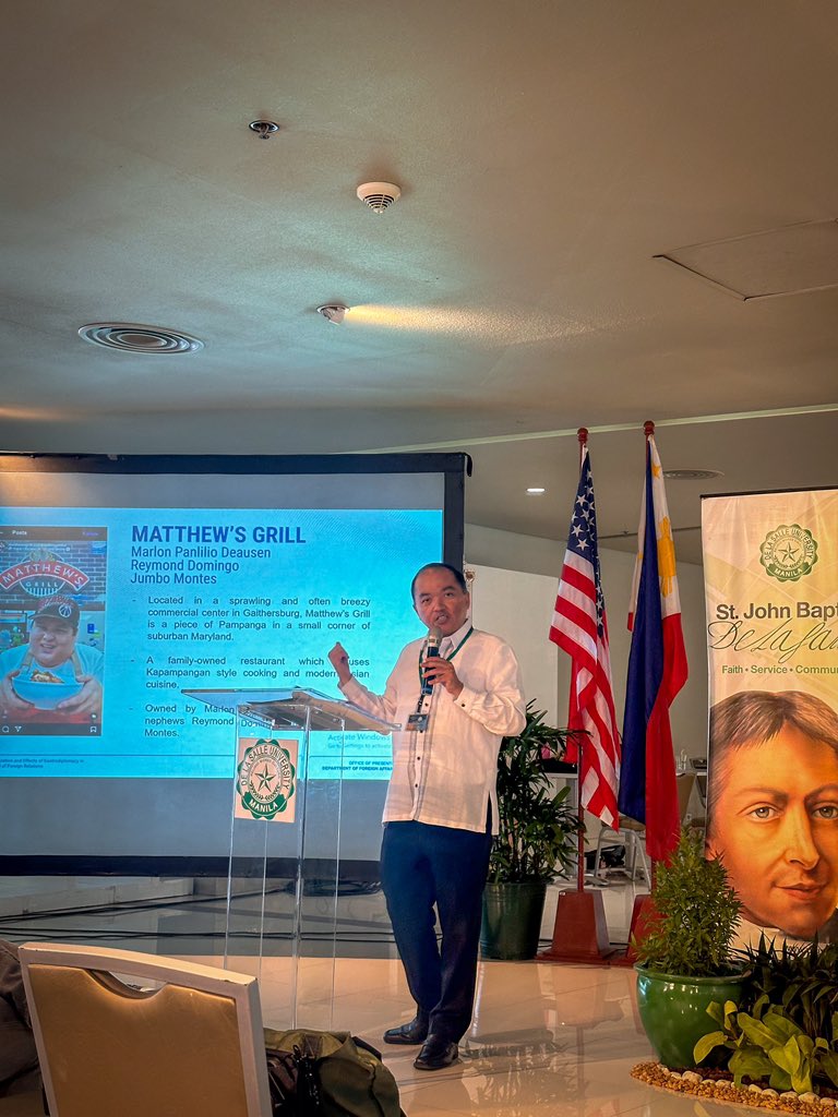 ACManilaPH's tweet photo. ATM: ASec. Jose Victor Chan-Gonzaga has kicked off the conversation about the culinary connections between the United States and the Philippines and the impact of gastrodiplomacy on foreign relations. 🧑‍🍳🥘

#FriendsPartnersAllies
#AmericanSpaces
#ACManila
#DLSULibraries https://t.co/JO4DYHpRqQ