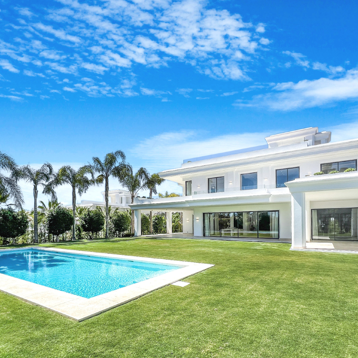 Benarrochestate's tweet photo. Modern classic style in Lomas del Marbella Club, Marbella 🏡

Check this newly built Villa in Marbella's Golden Mile ☀️

Take a look at our website: https://t.co/KtT2gQk2ev

More info?
Write to us 
Ref. #208-01898P

#marbellalifestyle #marbellarealestate #forsale #benarroch https://t.co/l0wNoUSp7W