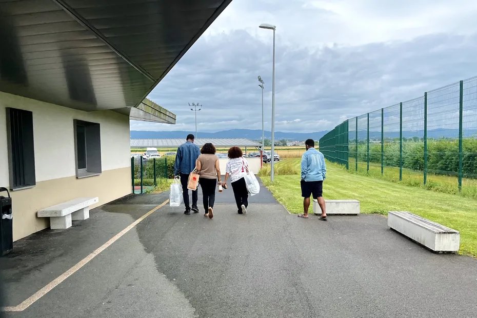 💬"On a réussi !" : incarcérées dans l’Hexagone, à des milliers de km de la Nouvelle-Calédonie, les indépendantistes kanak Frédérique Muliava et Brenda Wanabo-Ipeze sont sorties de prison.
Reportage 👇
💻📱la1ere.francetvinfo.fr/on-a-reussi-in…