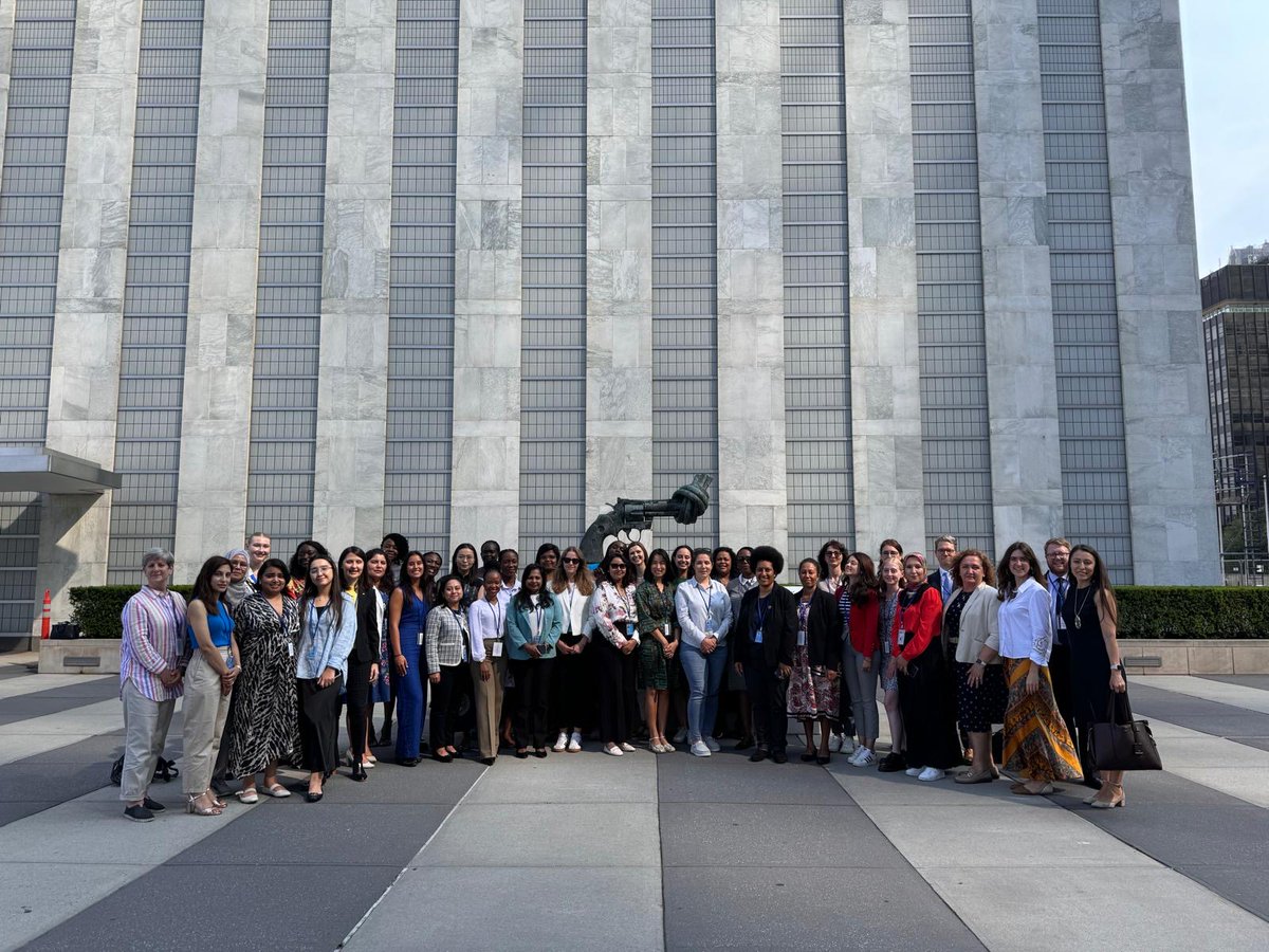 Alongside the <a href="/StateDept/">Department of State</a> &amp; <a href="/UNITAR/">UNITAR</a>, 🇬🇧 delivered a training week for our UN Women in Cyber Diplomacy Fellows. We had sessions on drafting and delivering 🇺🇳 statements with <a href="/ASPI_org/">ASPI</a>, hacktivists by <a href="/ICRC/">ICRC</a>, and gender &amp; AI by <a href="/OAS_official/">OAS</a>. Thank you to our speakers! #womenincyber