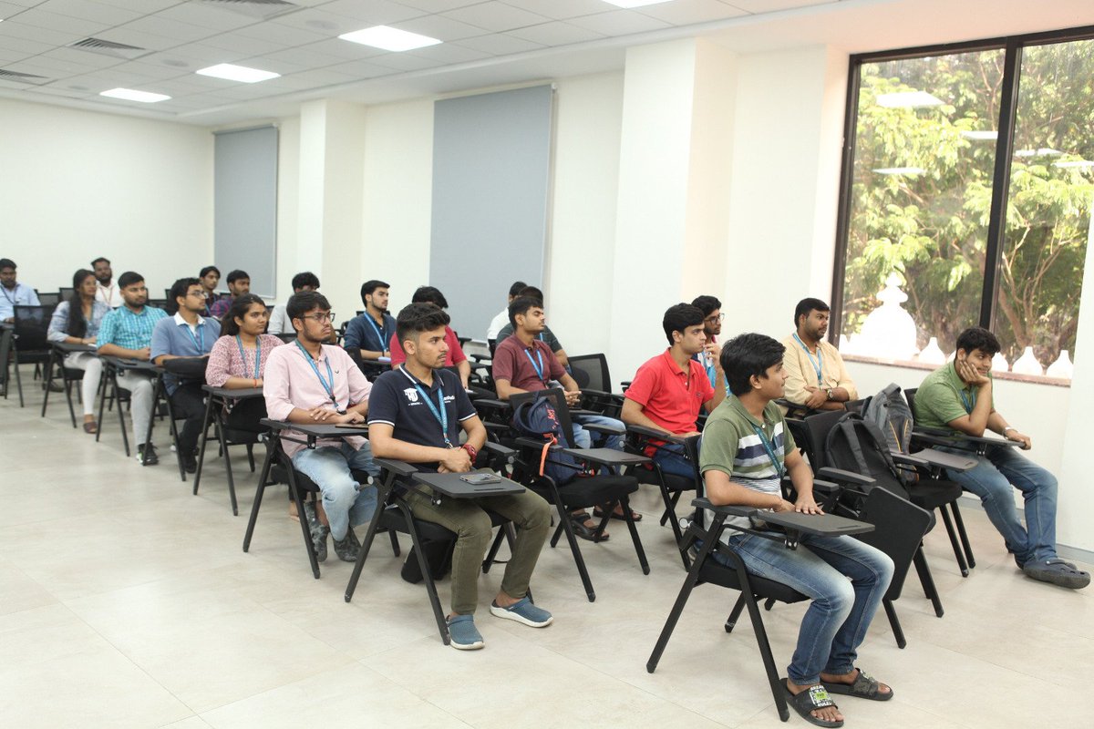 STPIFinBlue's tweet photo. #STPIFinBlue Conducted a Road Show of OCP for #STPIOCTANE CoE in collab. with @SRM_Univ.

Sh.Gopu Natarajan, COO @STPIFinBlue shared his insights on the various startup initiatives of #STPIINDIA and briefed on the @STPI_OctaNE's role in empowering the Startups in the NE  Region. https://t.co/CkEUSpOls9