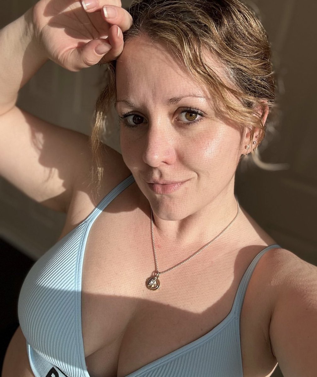 PascalTessin's tweet image. gotta even out these tan lines 😜