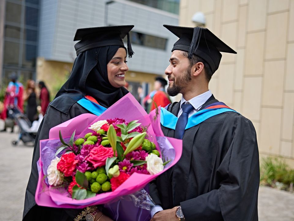 HuddersfieldUni's tweet image. We're so proud of all our Huddersfield graduates celebrating this week! Here’s to new beginnings and endless possibilities! Congratulations!! 🎓

#HudGrad #HudUni #HuddersfieldUni