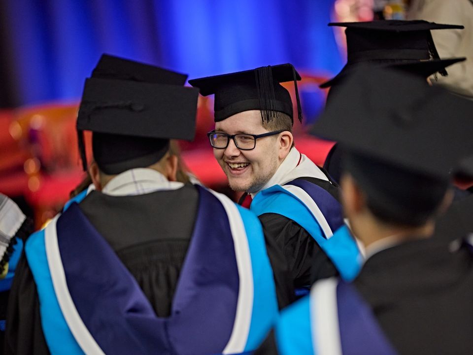 HuddersfieldUni's tweet image. We're so proud of all our Huddersfield graduates celebrating this week! Here’s to new beginnings and endless possibilities! Congratulations!! 🎓

#HudGrad #HudUni #HuddersfieldUni