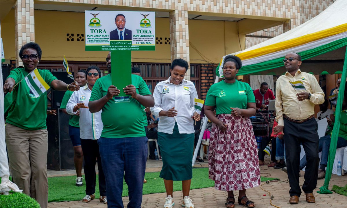 MugishaHV's tweet photo. Kandida #Perezida @Drfrankhabineza avuze ko akimara kugera muri @UrugwiroVillage azahita akuraho #Transitcenter zose ,kuko idakurikije itegeko nshinga ry'u Rwanda, kandi ko abantu bahafungirwa bahakubitirwa ko atazarindira ko hari ikindi gisabwa ko ikingenzi ari ukumutora.
#Rwot https://t.co/1rRE9GVRMQ