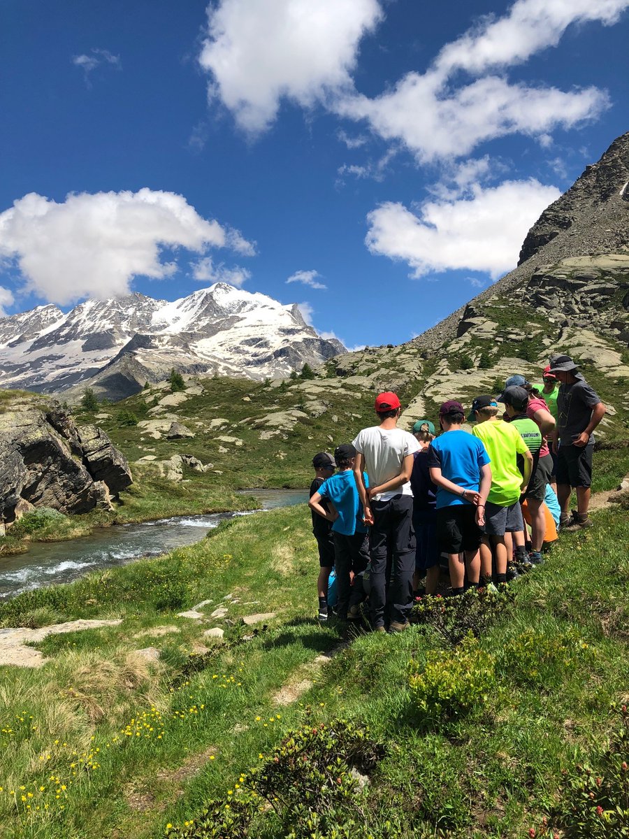 Giroparchi's tweet photo. #GiroparchiNatureTrail Day 1.
Finally we are back! This year our new adventure started in Pont, Valsavarenche.
🥾We walked all morning to reach Piani del Nivolet and introduce this year theme: 🌿UN’s Goals (agenda 2030).

We finished our day at the beautiful Tétras Lyre! https://t.co/sA5d7m1VKI