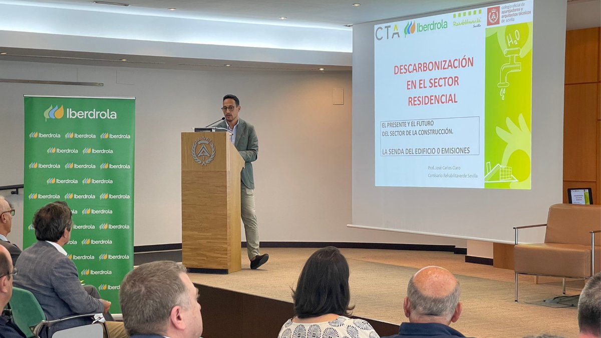 COATSevilla's tweet photo. En la Jornada Técnica sobre Descarbonización, nuestro compañero José Carlos Claro presenta "El presente y el futuro del sector de la construcción: La senda del edificio 0 emisiones".
¡Conoce el camino hacia edificios más sostenibles!
#Descarbonización #EdificiosSostenibles https://t.co/dpu1Vpqpj4