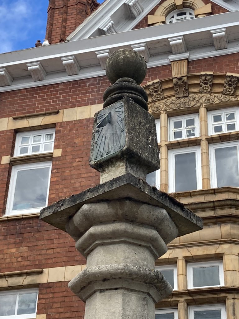 DaneLoveAuthor's tweet photo. Bridgwater cross sundial https://t.co/0ilRb4oZJb