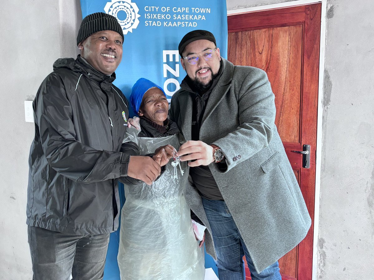 Carl Pophaim tweet media