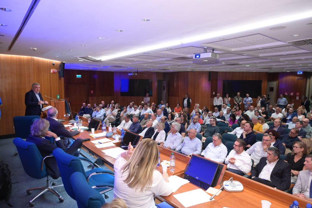 CislNazionale's tweet photo. #LuigiSbarra: “Grazie a tutti i dirigenti e agli operatori che rendono @CafCisl e @InasCisl una straordinaria infrastruttura sociale. Una rete di persone al servizio del prossimo, dei lavoratori, pensionati, famiglie, attraverso una vera presa in carico. Una comunità sindacale che vuole costruire nella responsabilità le fondamenta di un nuovo rapporto tra rappresentanza sociale e benessere diffuso. Senza la competenza, la passione, la militanza degli operatori di Caf e Inas la Cisl sarebbe un sindacato meno ambizioso e l’Italia un Paese più povero”.