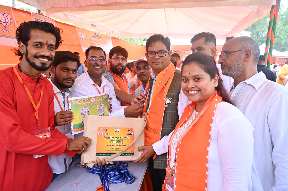 रायपुर के दीनदयाल उपाध्याय ऑडिटोरियम में आयोजित भारतीय जनता पार्टी छत्तीसगढ़ प्रदेश कार्यसमिति की बैठक में...
#भाजपा_कार्यसमिति_बैठक

@motilalsahu64 <a href="/OPChoudhary_Ind/">OP Choudhary</a> <a href="/BJP4CGState/">BJP Chhattisgarh</a> <a href="/anujsharmacg/">Anuj Sharma</a> <a href="/ishwarsahumla/">Ishwar Sahu, MLA</a>