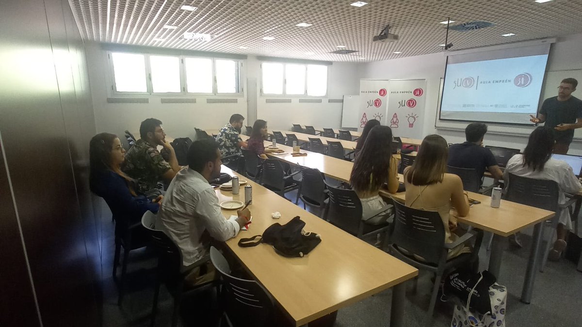 IDEASUPV's tweet photo. 🧑‍💻👩‍💻Desde hoy y hasta el viernes estamos en el Concurso Interuniversitario Aula Emprende #5UCV que se celebra en la @UV_EG 

El primero de tres grandes días de trabajo 💪

🏆y, ¡el viernes conoceremos al equipo ganador! https://t.co/8AyYLA4KJD